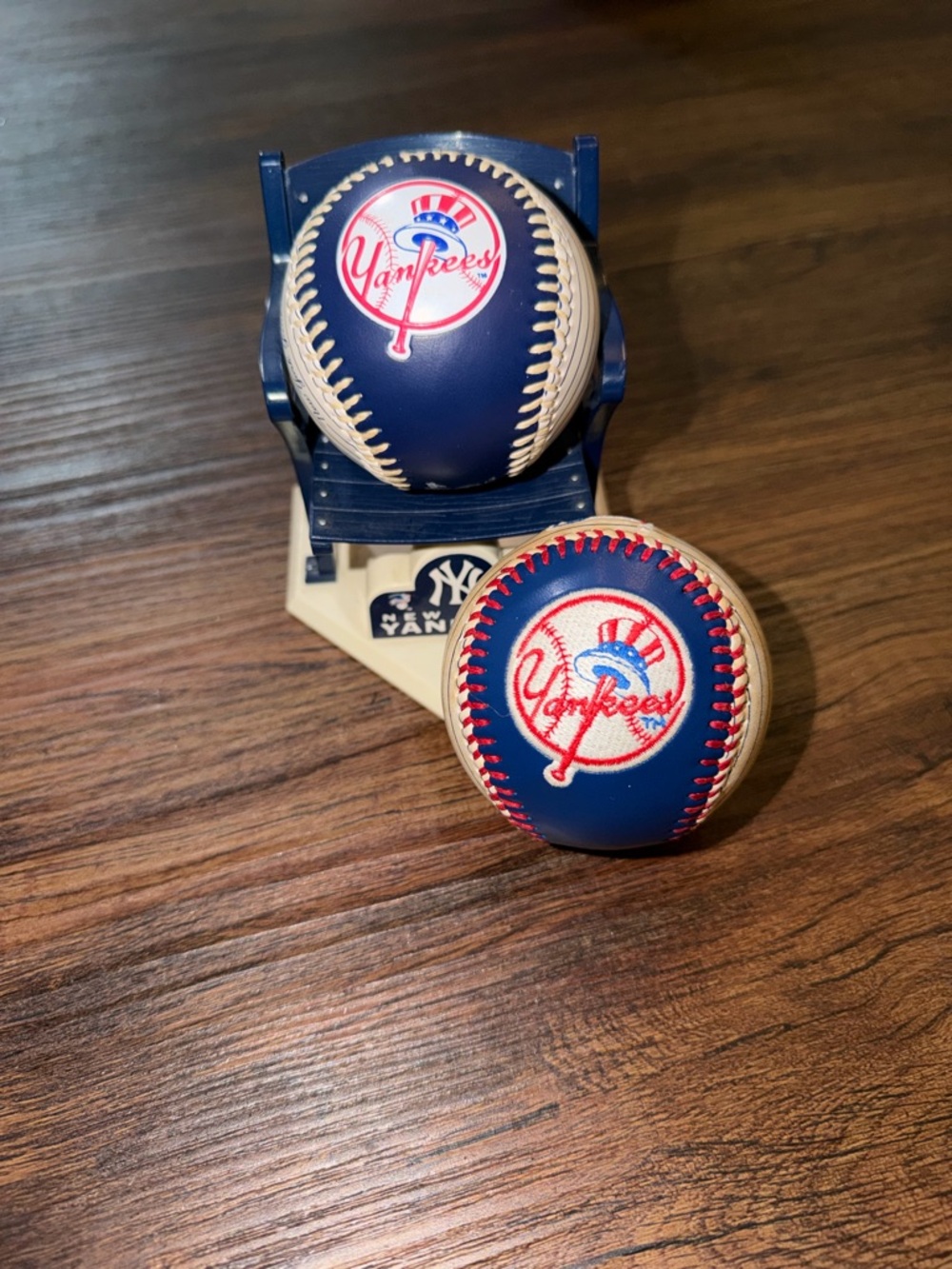 New York Yankees Logo Baseballs - Navy, White, Red